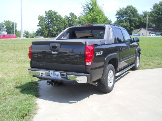 2005 Chevrolet Avalanche C350 4dr Sdn 3.5L Sport RWD Sedan