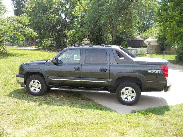 2005 Chevrolet Avalanche C350 4dr Sdn 3.5L Sport RWD Sedan