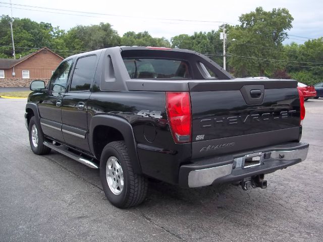 2005 Chevrolet Avalanche C350 4dr Sdn 3.5L Sport RWD Sedan