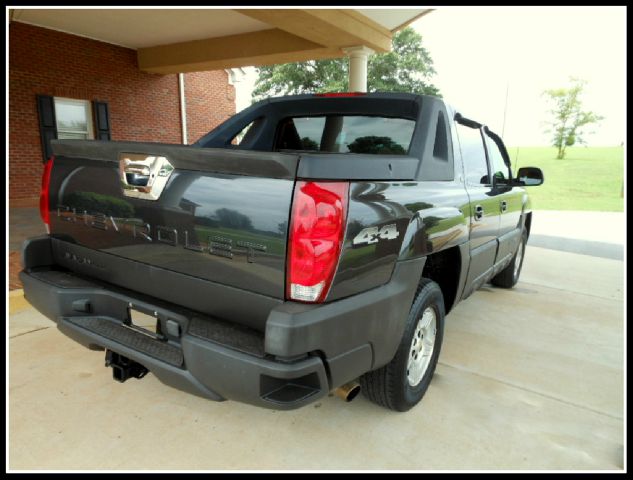 2005 Chevrolet Avalanche C350 4dr Sdn 3.5L Sport RWD Sedan