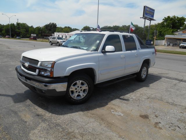 2005 Chevrolet Avalanche C350 4dr Sdn 3.5L Sport RWD Sedan