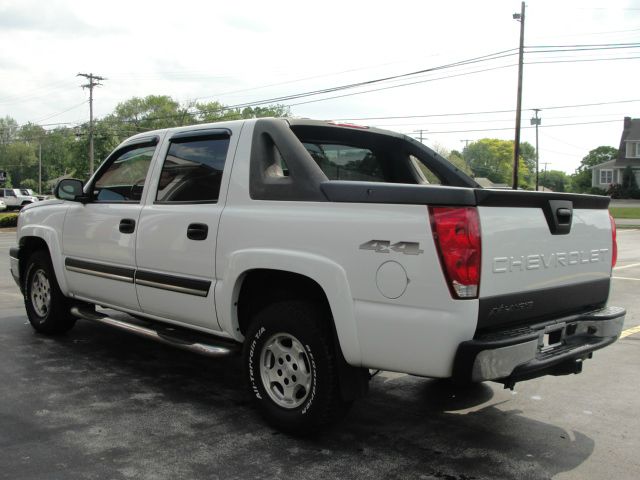 2005 Chevrolet Avalanche C350 4dr Sdn 3.5L Sport RWD Sedan