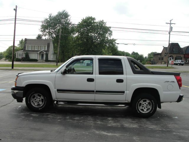 2005 Chevrolet Avalanche C350 4dr Sdn 3.5L Sport RWD Sedan