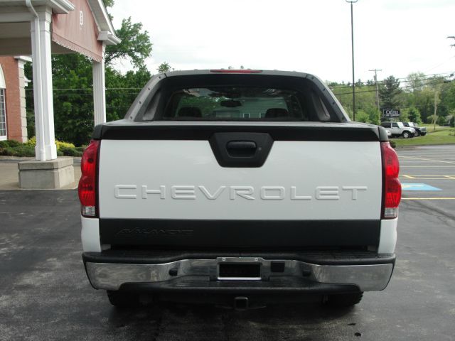 2005 Chevrolet Avalanche C350 4dr Sdn 3.5L Sport RWD Sedan