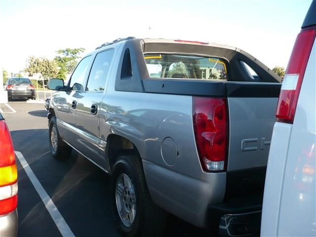 2005 Chevrolet Avalanche Unknown