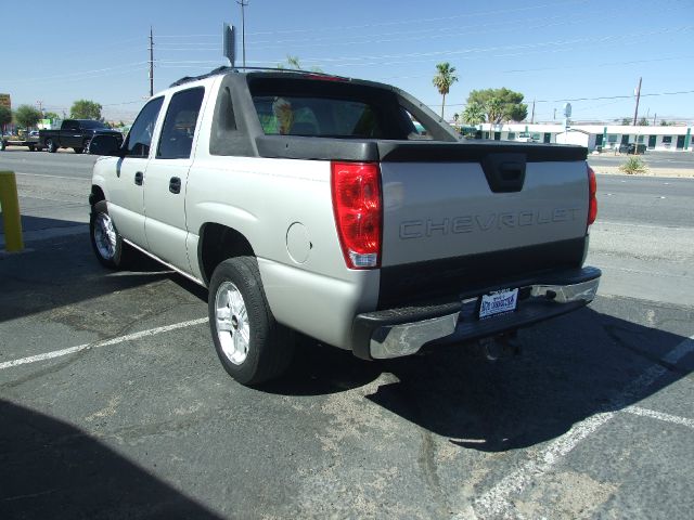 2005 Chevrolet Avalanche C350 4dr Sdn 3.5L Sport RWD Sedan