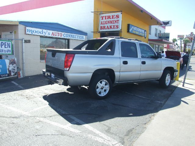 2005 Chevrolet Avalanche C350 4dr Sdn 3.5L Sport RWD Sedan