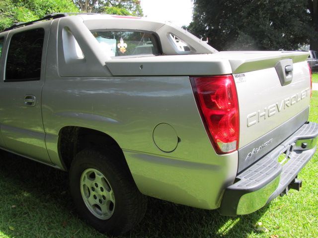 2005 Chevrolet Avalanche C350 4dr Sdn 3.5L Sport RWD Sedan