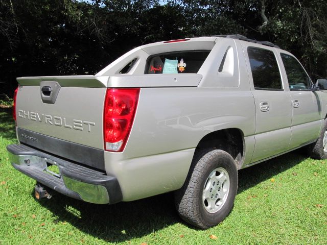 2005 Chevrolet Avalanche C350 4dr Sdn 3.5L Sport RWD Sedan