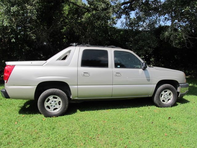 2005 Chevrolet Avalanche C350 4dr Sdn 3.5L Sport RWD Sedan