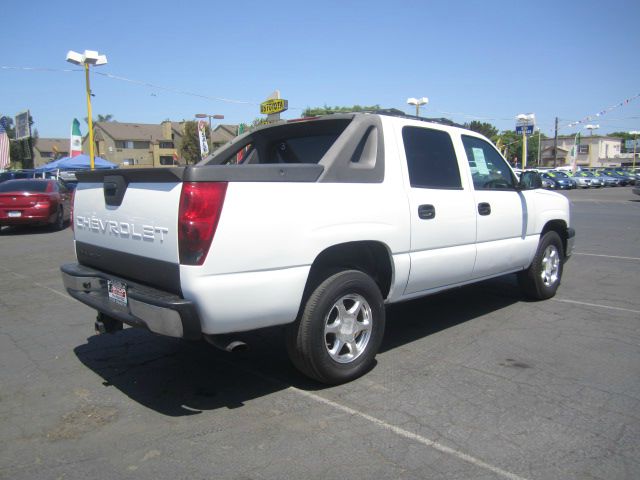 2005 Chevrolet Avalanche C350 4dr Sdn 3.5L Sport RWD Sedan