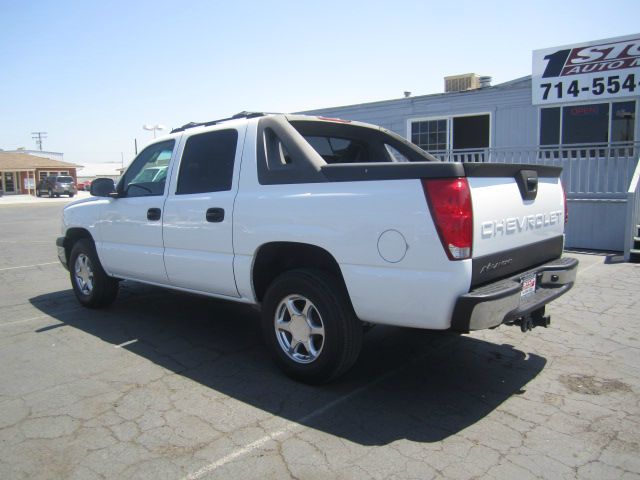 2005 Chevrolet Avalanche C350 4dr Sdn 3.5L Sport RWD Sedan