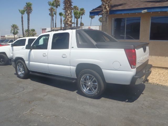 2005 Chevrolet Avalanche C350 4dr Sdn 3.5L Sport RWD Sedan