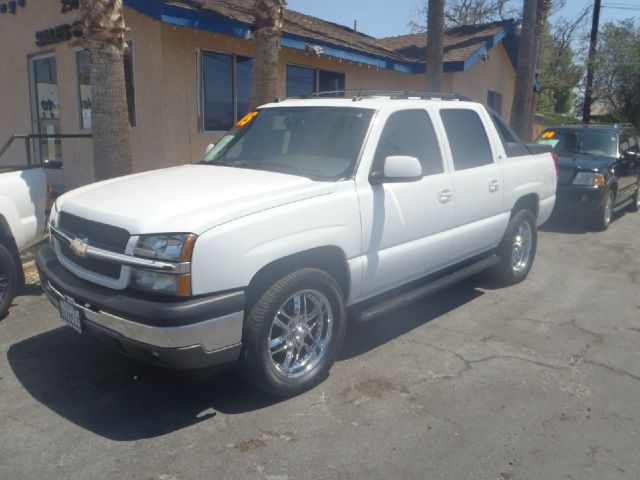 2005 Chevrolet Avalanche C350 4dr Sdn 3.5L Sport RWD Sedan