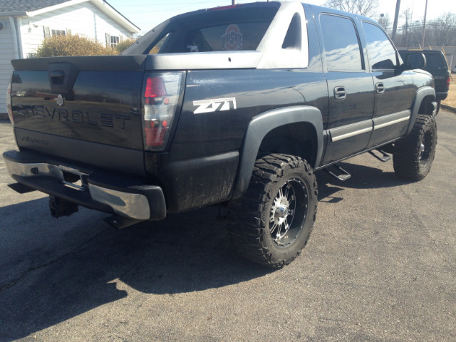 2005 Chevrolet Avalanche C350 4dr Sdn 3.5L Sport RWD Sedan