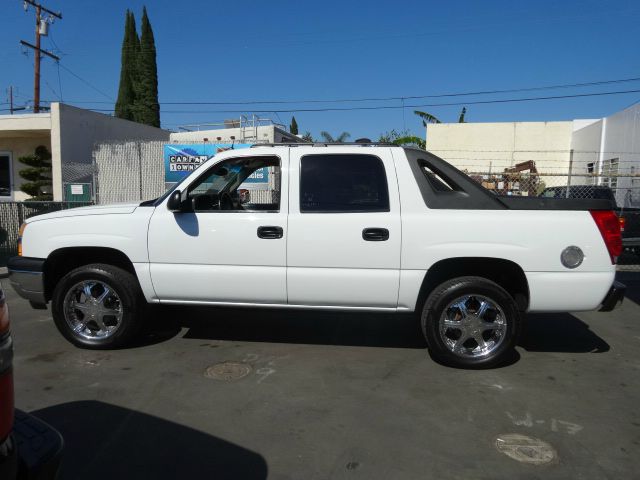 2005 Chevrolet Avalanche C350 4dr Sdn 3.5L Sport RWD Sedan