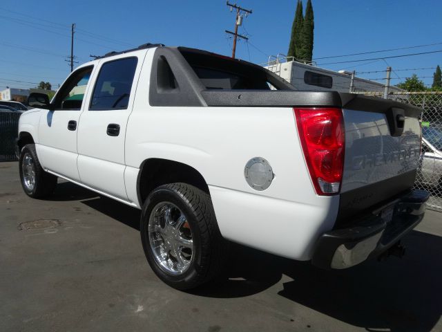 2005 Chevrolet Avalanche C350 4dr Sdn 3.5L Sport RWD Sedan