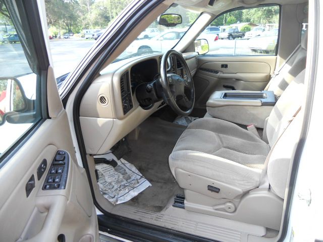 2005 Chevrolet Avalanche C350 4dr Sdn 3.5L Sport RWD Sedan