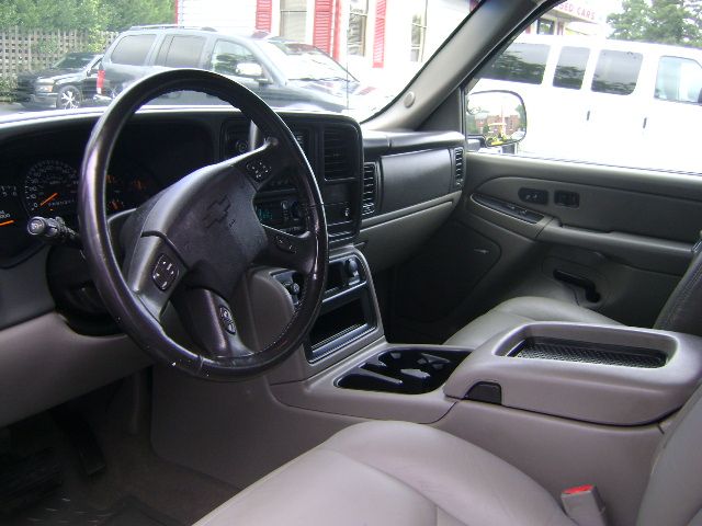 2006 Chevrolet Avalanche C350 4dr Sdn 3.5L Sport RWD Sedan