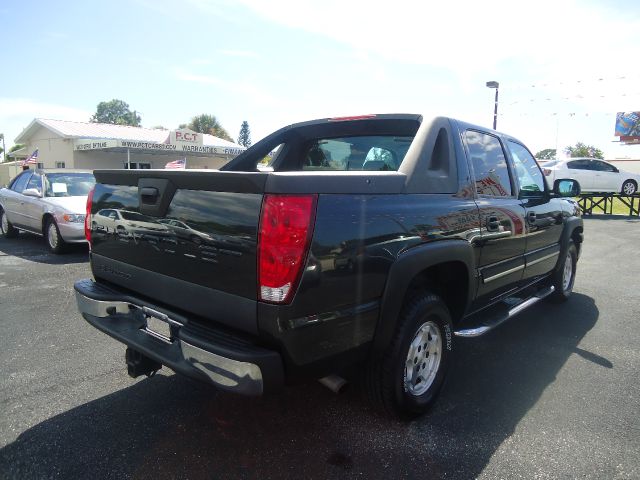 2006 Chevrolet Avalanche C350 4dr Sdn 3.5L Sport RWD Sedan