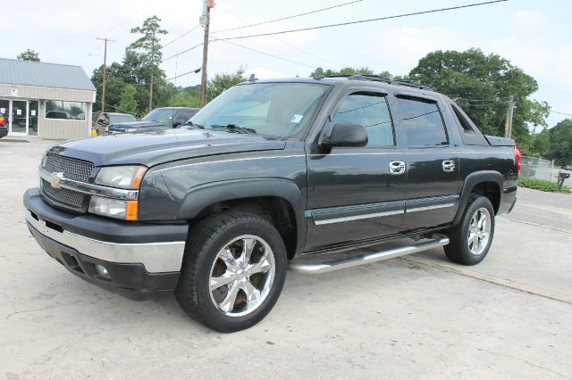 2006 Chevrolet Avalanche C350 4dr Sdn 3.5L Sport RWD Sedan