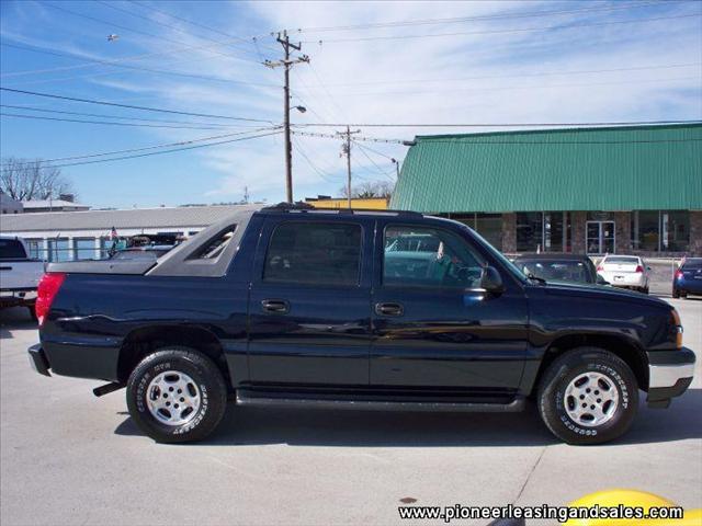 2006 Chevrolet Avalanche C350 4dr Sdn 3.5L Sport RWD Sedan