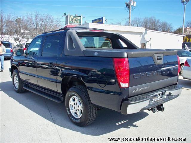 2006 Chevrolet Avalanche C350 4dr Sdn 3.5L Sport RWD Sedan