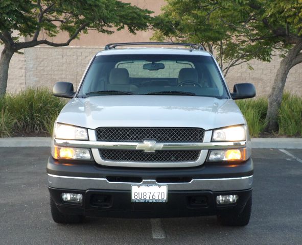 2006 Chevrolet Avalanche C350 4dr Sdn 3.5L Sport RWD Sedan