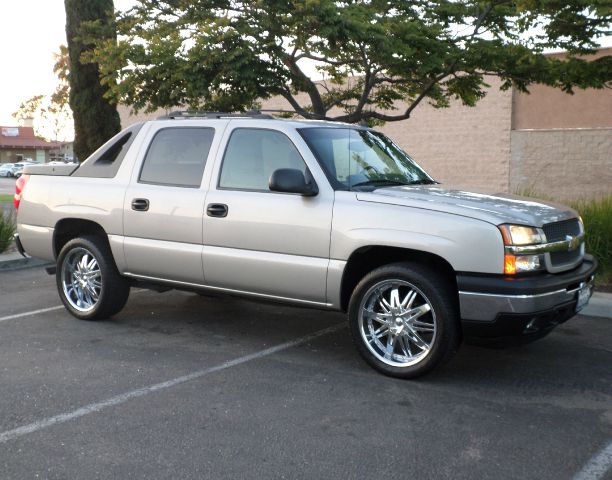 2006 Chevrolet Avalanche C350 4dr Sdn 3.5L Sport RWD Sedan