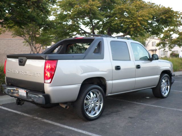 2006 Chevrolet Avalanche C350 4dr Sdn 3.5L Sport RWD Sedan