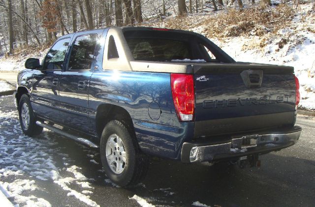 2006 Chevrolet Avalanche C350 4dr Sdn 3.5L Sport RWD Sedan