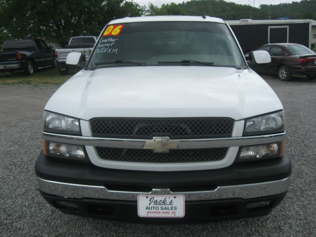 2006 Chevrolet Avalanche C350 4dr Sdn 3.5L Sport RWD Sedan