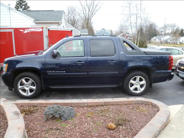 2007 Chevrolet Avalanche Sedan 4D - Navigation