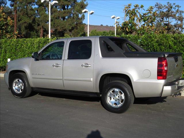 2007 Chevrolet Avalanche V6 RWD Navigation