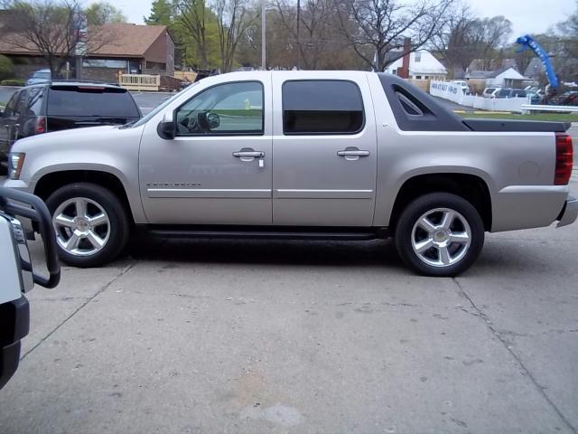 2007 Chevrolet Avalanche 4dr Sdn I4 CVT 2.5