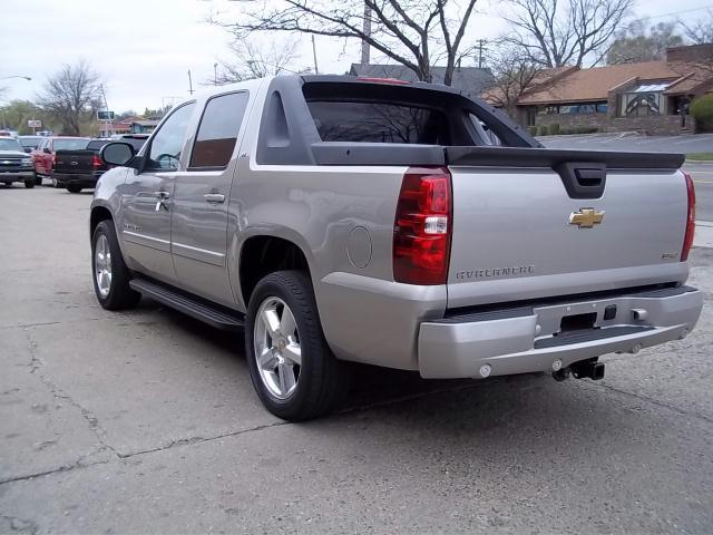 2007 Chevrolet Avalanche 4dr Sdn I4 CVT 2.5