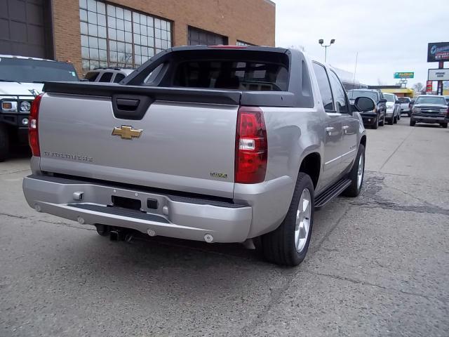 2007 Chevrolet Avalanche 4dr Sdn I4 CVT 2.5