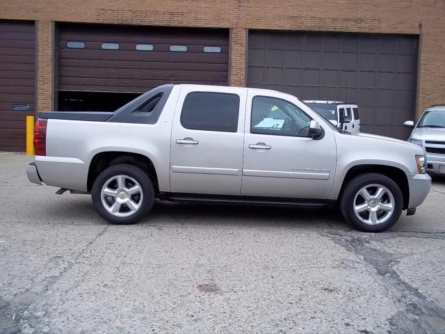 2007 Chevrolet Avalanche 4dr Sdn I4 CVT 2.5