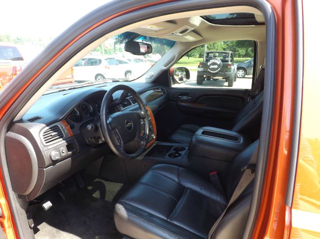 2007 Chevrolet Avalanche SXT Wheelchair Accessible Van