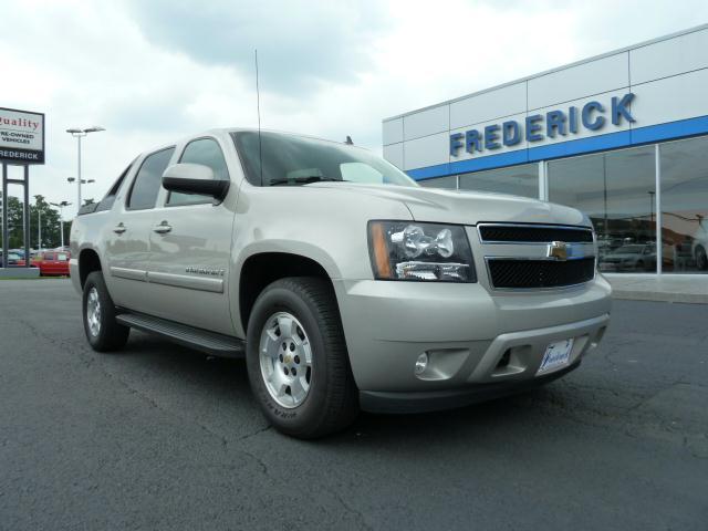 2009 Chevrolet Avalanche 4dr Sdn I4 CVT 2.5