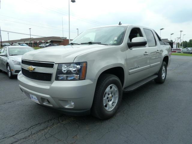 2009 Chevrolet Avalanche 4dr Sdn I4 CVT 2.5