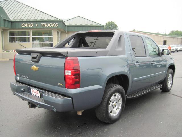 2009 Chevrolet Avalanche 4dr Sdn I4 CVT 2.5