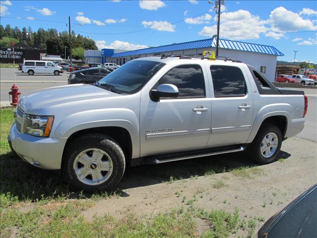 2010 Chevrolet Avalanche 4dr Sdn I4 CVT 2.5 Sedan