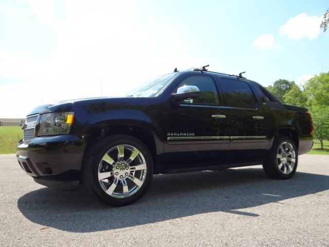 2010 Chevrolet Avalanche C300 4dr Sdn 3.0L Sport 4matic AWD Sedan