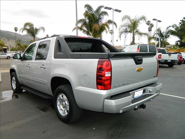 2011 Chevrolet Avalanche V6 RWD Navigation