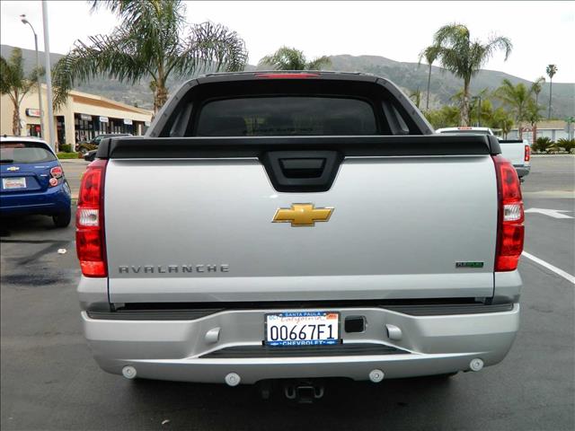 2011 Chevrolet Avalanche V6 RWD Navigation