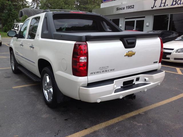 2011 Chevrolet Avalanche LT 4 Door Extracab 4X4