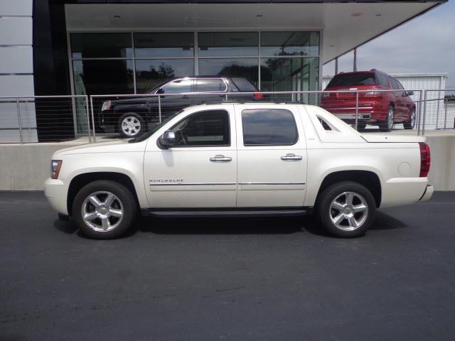 2011 Chevrolet Avalanche SLE SLT WT