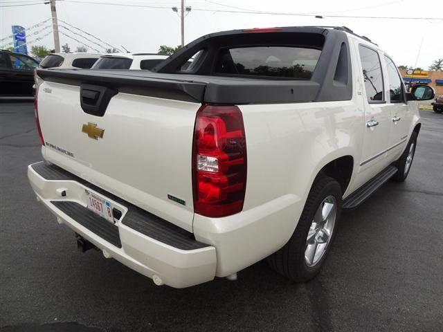 2011 Chevrolet Avalanche SV 4dr SUV