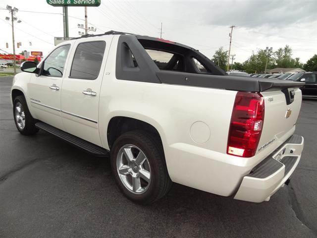 2011 Chevrolet Avalanche SV 4dr SUV